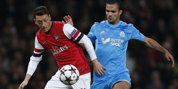 Ozil Gagal 12 Pas, Dunia Maya 'Gempar'
