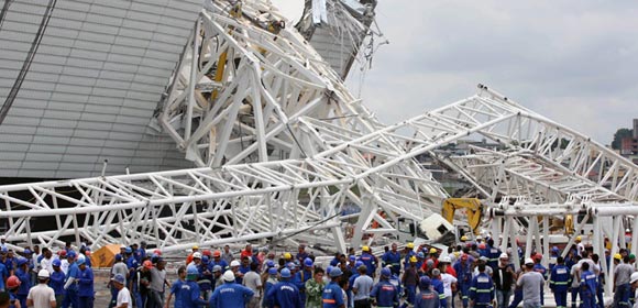 Video: Detik-detik Runtuhnya Stadion di Brasil