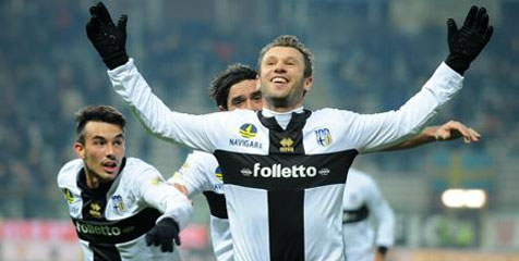 Gol Voli Spektakuler Cassano, ke-100 di Serie A