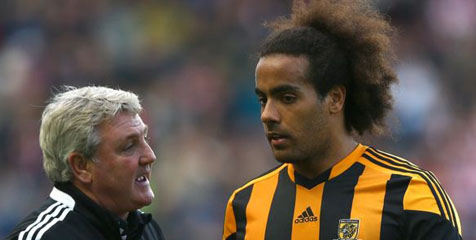 Gara-gara Skrtel, Huddlestone Batal Potong Rambut