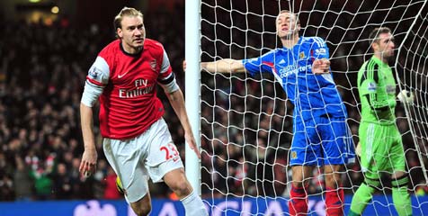 Review: Bungkam Hull, Bendtner Beri Bukti