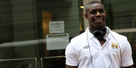 Donasi Mulia Micah Richards Untuk Amal