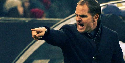 De Boer Kutuk Taktik Negatif Milan