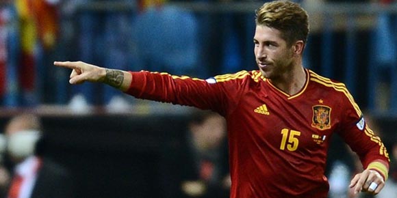 Video: Sergio Ramos Dicegat dan Dicium Dua Gadis