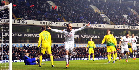 Cetak Tiga Gol, Soldado Belum Tentu Turun Kontra Liverpool