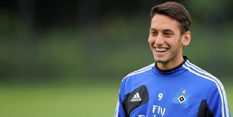 Hamburg Tolak Lepas 'The Next Ozil' ke Arsenal