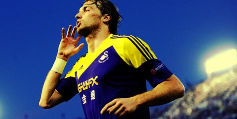 Lirik Michu Lagi, Gayung Arsenal Bersambut