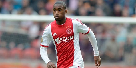 Stefano Denswil, Talenta Ajax Incaran Man United 