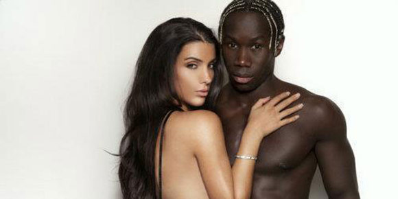 Foto Seksi Berbalut Jersey Istri Cantik Sagna