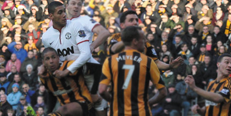 Bobol Gawang Hull, Chris Smalling Pede Sambangi Norwich