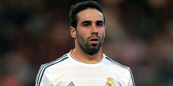 Madrid Kalahkan PSG, Carvajal 'di-Tackling' Tiang Bendera