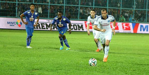 Review: Arema Sukses Tahan Hamburg SV