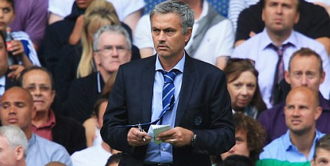 Apa Yang Dicatat Mourinho di Lapangan?