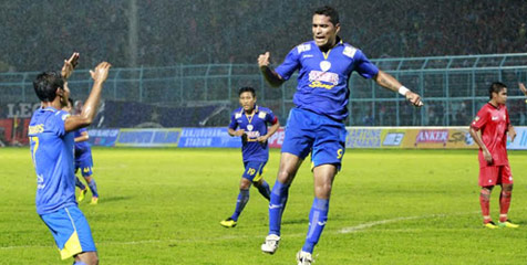 Review: Arema Cronus Sukses Bekuk Macan Kemayoran