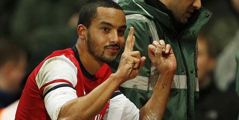 Peka Bisnis, Arsenal Rilis T-shirt Gestur Walcott