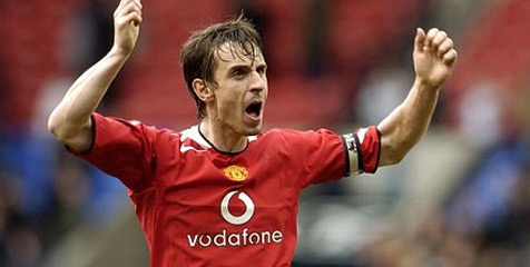 Kalah Lagi, Neville Berikan Saran Unik Untuk Fans MU