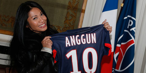 Anggun Pamer Kemesraan Bareng Ibrahimovic