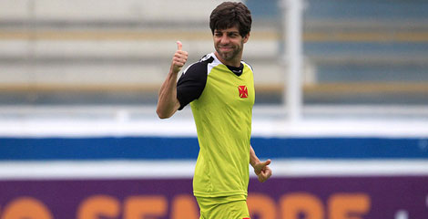 Juninho Pernambucano Gantung Sepatu