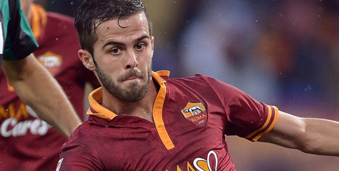 Pjanic Buat MU dan PSG Gigit Jari