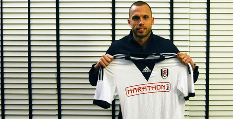 Fulham Resmi Tampung Heitinga Dari Everton