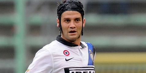 Cristian Chivu Resmi Gantung Sepatu