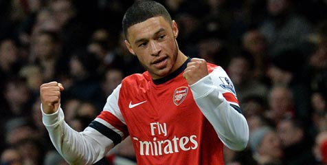 Review: Brace Chamberlain Antar Arsenal ke Puncak