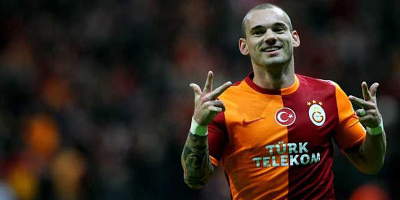 Gunakan Pantat, Sneijder Beri Umpan Brilian