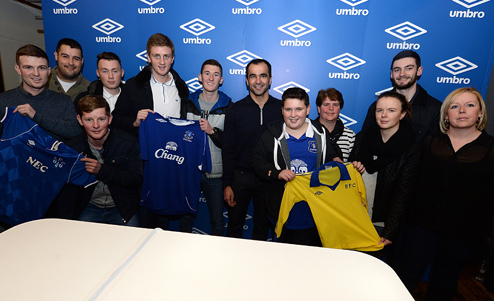 Umbro Siap Kembali Sponsori Everton