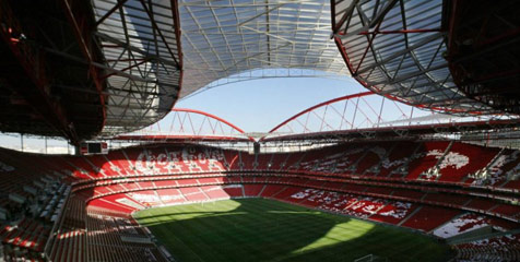 Atap Stadion Rontok, Tiga Raksasa EPL Gagal Pantau Laga Benfica vs Lisbon