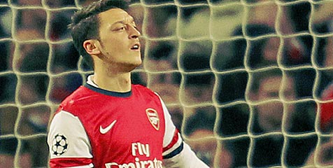 Buang Penalti, Wenger Gamang Salahkan Ozil