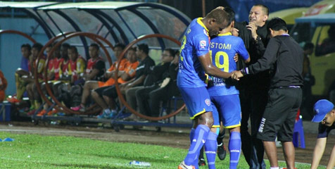 Review ISL: Arema Cronus Bekuk 10 Pemain Barito Putera