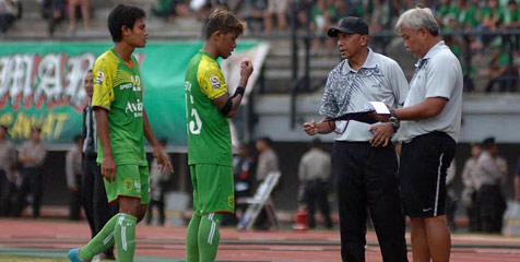 Manajemen Persebaya Evaluasi Kinerja Rahmad Darmawan