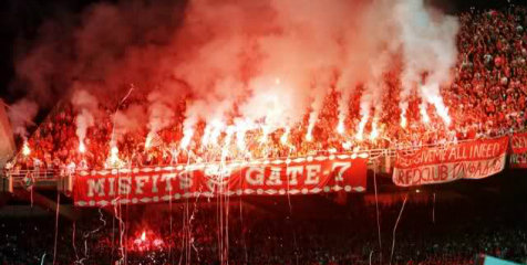 Ultras Olympiakos Pamer Banner Curian Dari Fans MU