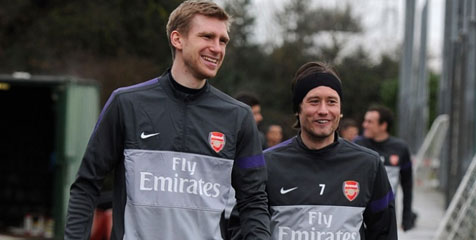 Mertesacker dan Rosicky Teken Kontrak Baru di Arsenal