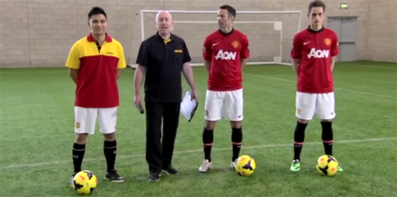 Ketika Januzaj dan Giggs Beradu Skill Dengan Freestyler Profesional