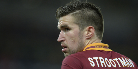 Van Persie Kirim Simpati Kepada Strootman