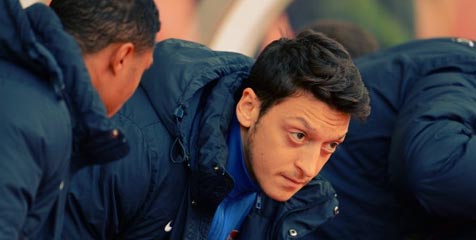 Lagi, Media Inggris Bantai Ozil