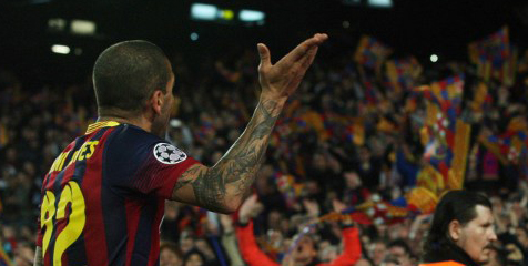 Selebrasi 'Fuerte', Alves Beri Penjelasan Selebrasi 'Fuerte', Alves Beri Penjelasan
