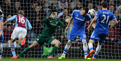 Review: Bernasib Sial, Chelsea Terkapar di Villa Park