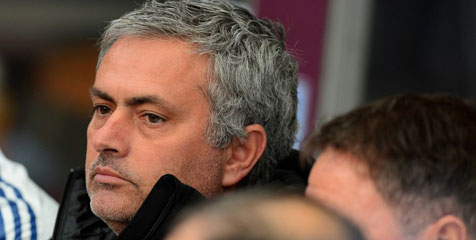 Mourinho Ingin Dendanya Disumbangkan untuk Wasit Mourinho Ingin Dendanya Disumbangkan untuk Wasit