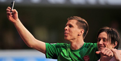 Szczesny Lakukan Selfie Sebagai Hadiah Untuk Fans