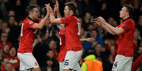 Review: Hat-trick RVP Selamatkan United!