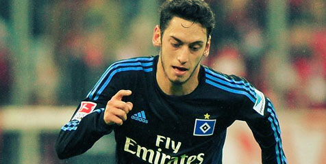 Arsenal Pantau Rutin Hakan Calhanoglu