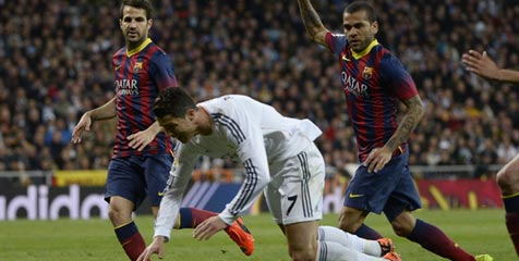 Dani Alves: Ronaldo Harusnya Tak Dapat Penalti