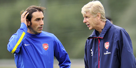 Legenda Arsenal: Wenger Harus Beli Striker