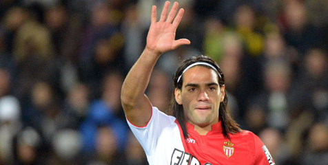 Manchester City Kini Incar Falcao?