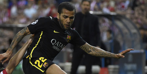 Alves: Atletico Sengaja Buat Lapangan Kering Alves: Atletico Sengaja Buat Lapangan Kering