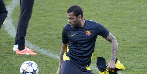 Alves Angkat Topi untuk Sukses Atletico