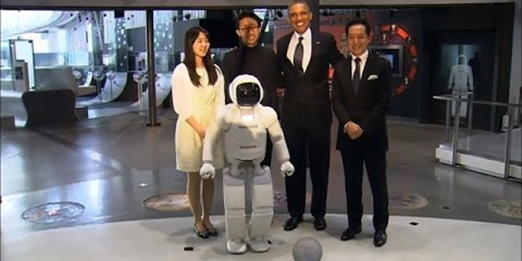 Video: Presiden Obama Bermain Umpan Bersama Robot Jepang