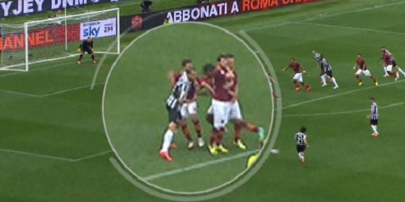 Video: Lukai Hidung Pjanic, Chiellini Mengaku Tak Sengaja